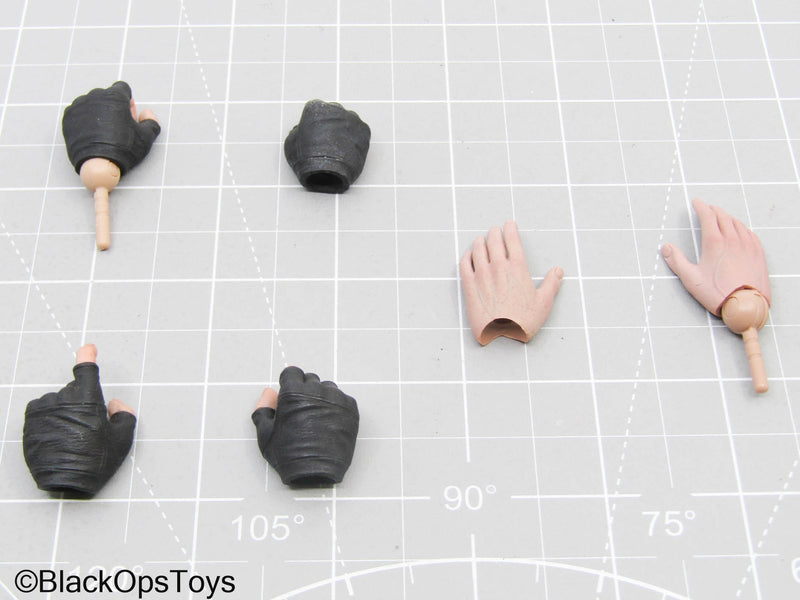 Load image into Gallery viewer, Black Gloved Hands (x4) &amp; Regular Hands (x2) w/Pegs
