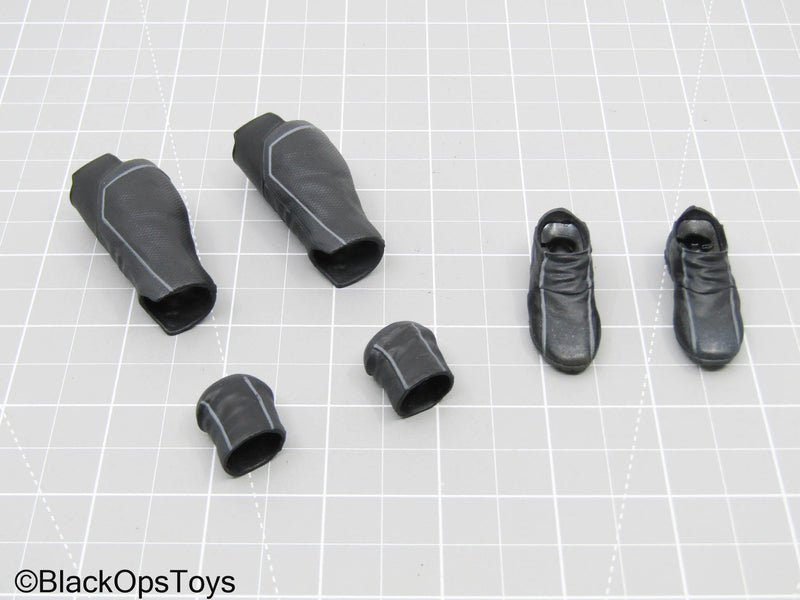 Load image into Gallery viewer, Black Shin Guards &amp; Shoe Set (Peg Type) (Hot Toys)
