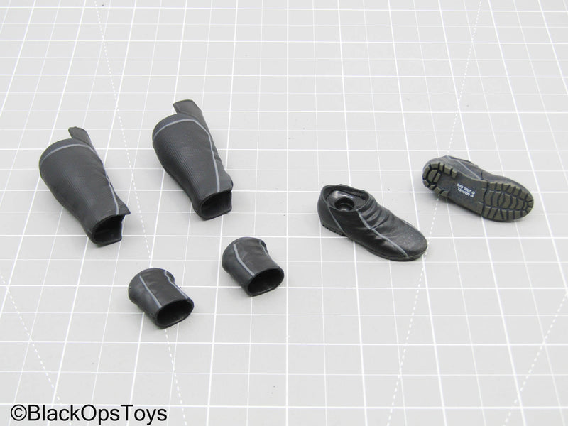 Load image into Gallery viewer, Black Shin Guards &amp; Shoe Set (Peg Type) (Hot Toys)
