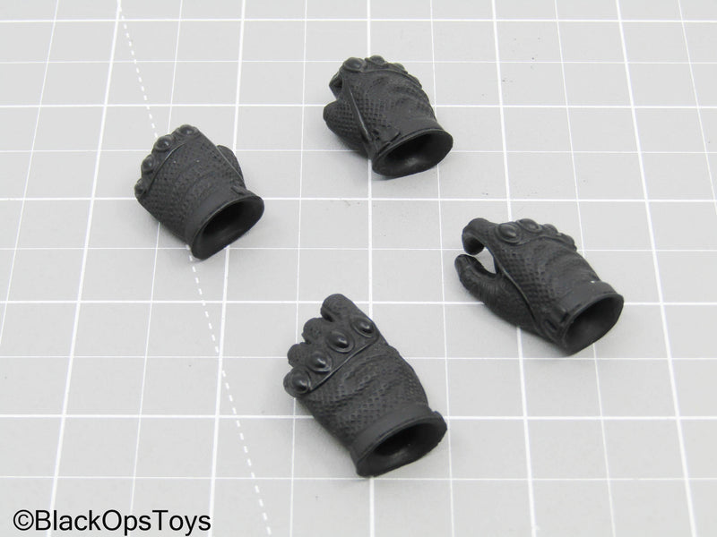 Load image into Gallery viewer, Batman Gloved Hand Set (Hot Toys)
