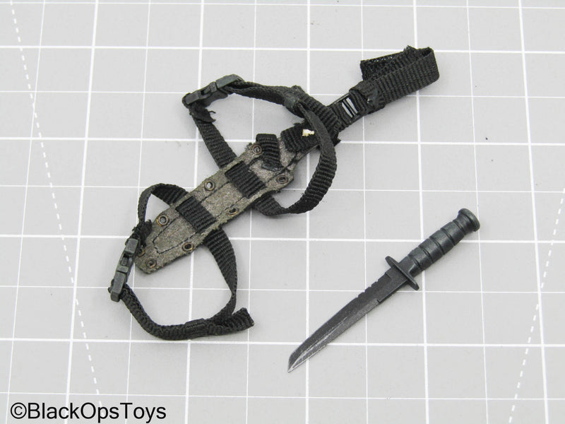 Load image into Gallery viewer, Black Knife w/Holster (Art Figures)
