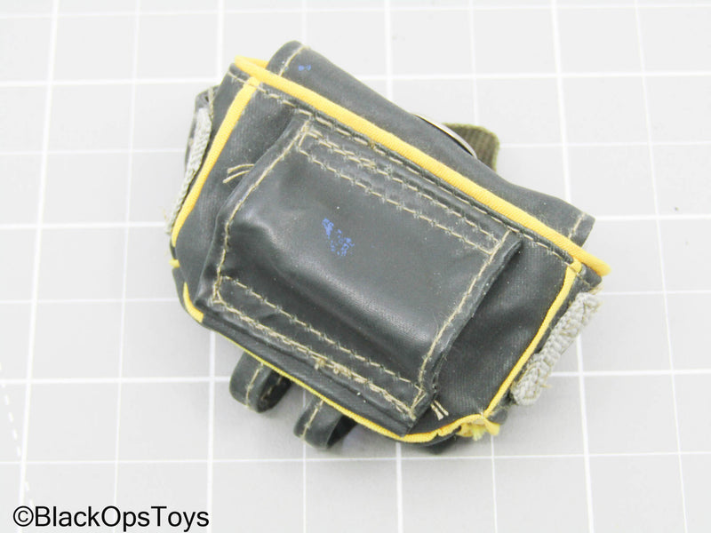 Load image into Gallery viewer, Black &amp; Yellow Fanny Pouch (Hot Toys)
