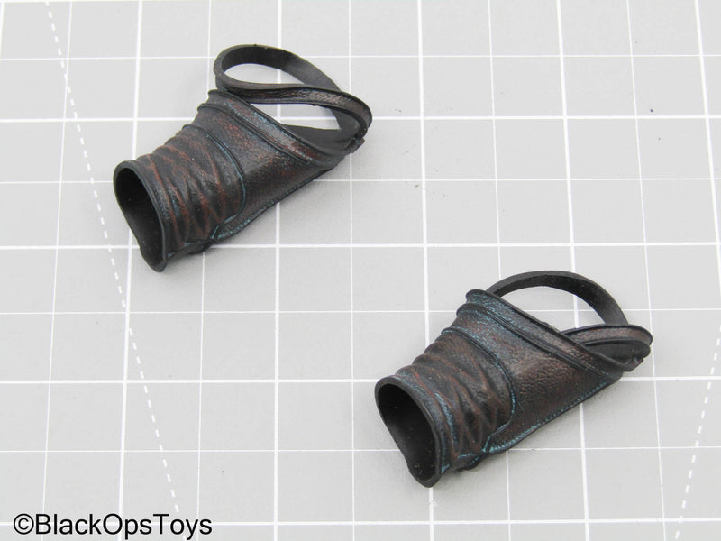 Load image into Gallery viewer, Female Arm Gauntlets
