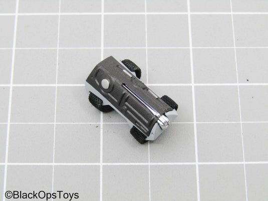 Grey Arm Gauntlet w/Hidden Switchblade (Hot Toys)