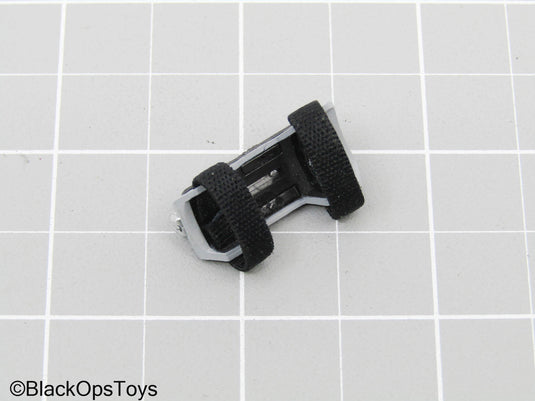 Grey Arm Gauntlet w/Hidden Switchblade (Hot Toys)