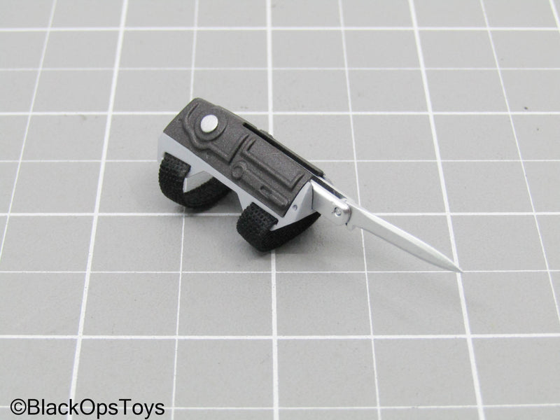 Load image into Gallery viewer, Grey Arm Gauntlet w/Hidden Switchblade (Hot Toys)
