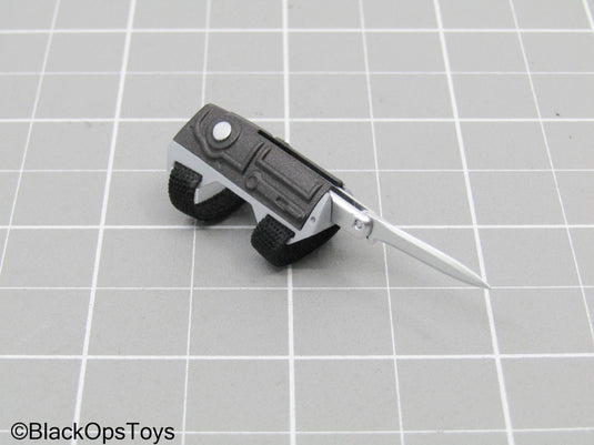 Grey Arm Gauntlet w/Hidden Switchblade (Hot Toys)
