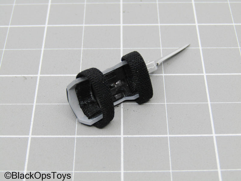 Load image into Gallery viewer, Grey Arm Gauntlet w/Hidden Switchblade (Hot Toys)
