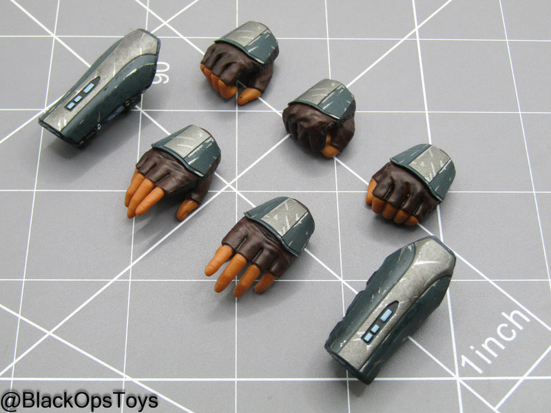 Load image into Gallery viewer, Star Wars Ahsoka Tano DX - Female Fingerless Gloved Hand Set
