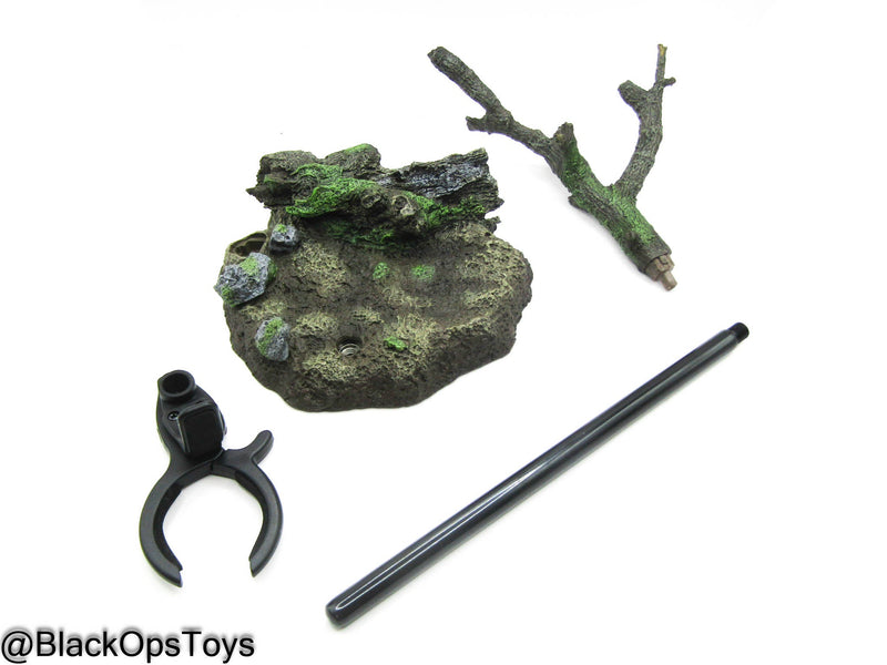 Load image into Gallery viewer, Star Wars Ahsoka Tano DX - Base Figure Forest Diorama Stand
