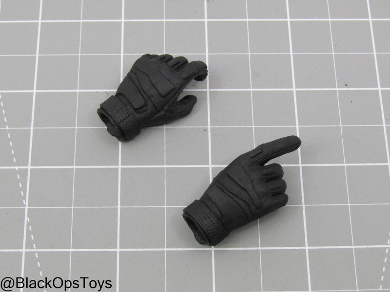 Load image into Gallery viewer, Code 627 - Black Gloved Hand Set
