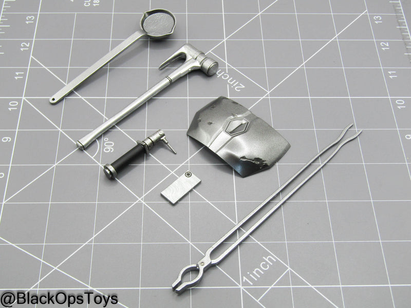 Load image into Gallery viewer, Star Wars - The Armorer - Armor Smithing Set
