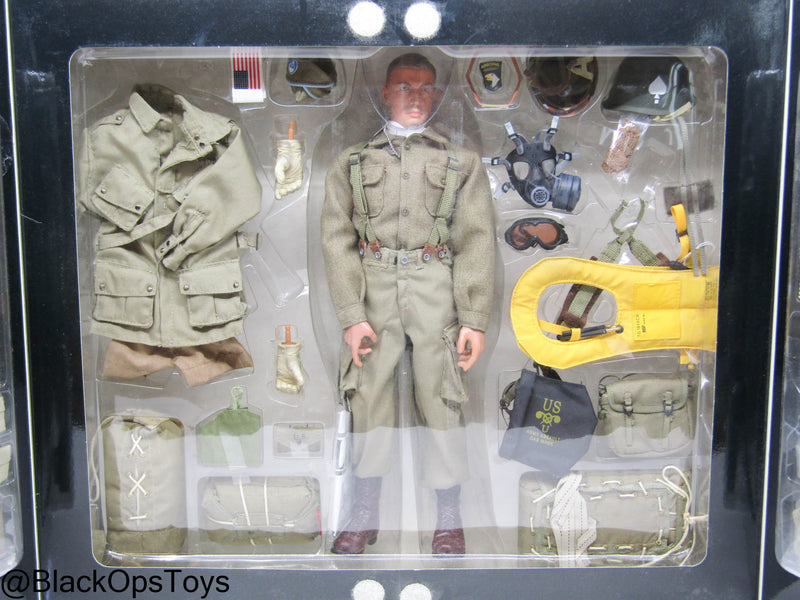 Load image into Gallery viewer, WWII Soldat 101st Airborne Paratrooper Pvt. James Gordon - MINT IN BOX
