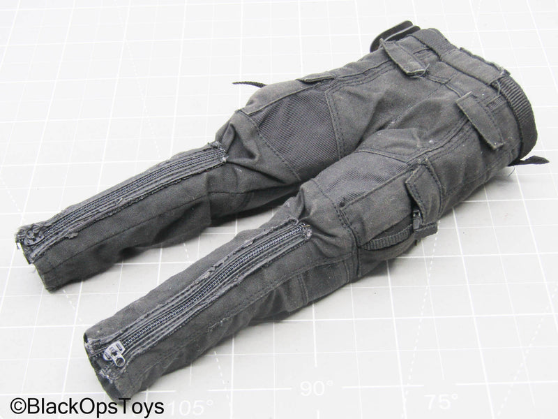 Load image into Gallery viewer, G.I. Joe - Snake Eyes - Black Pants, Belt, &amp; Holster (Hot Toys)
