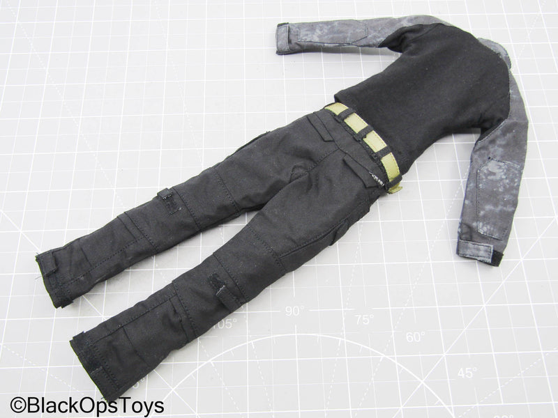Load image into Gallery viewer, Black Quarter-Zip Pullover w/Combat Pants &amp; OD Green Belt
