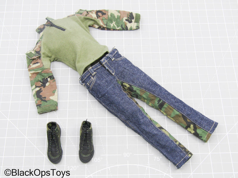 Load image into Gallery viewer, Multicam Camo Long Sleeve Pullover w/Jeans &amp; Combat Boots
