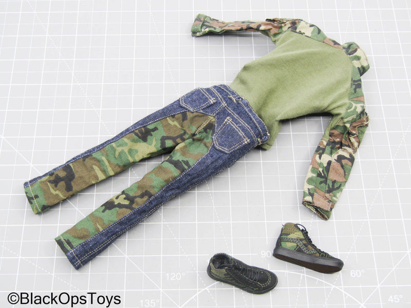Load image into Gallery viewer, Multicam Camo Long Sleeve Pullover w/Jeans &amp; Combat Boots
