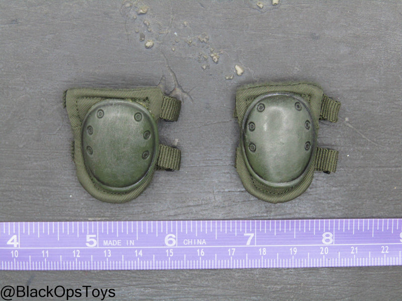 Load image into Gallery viewer, SWAT Team Sheriff Chuck - OD Green Knee Pads
