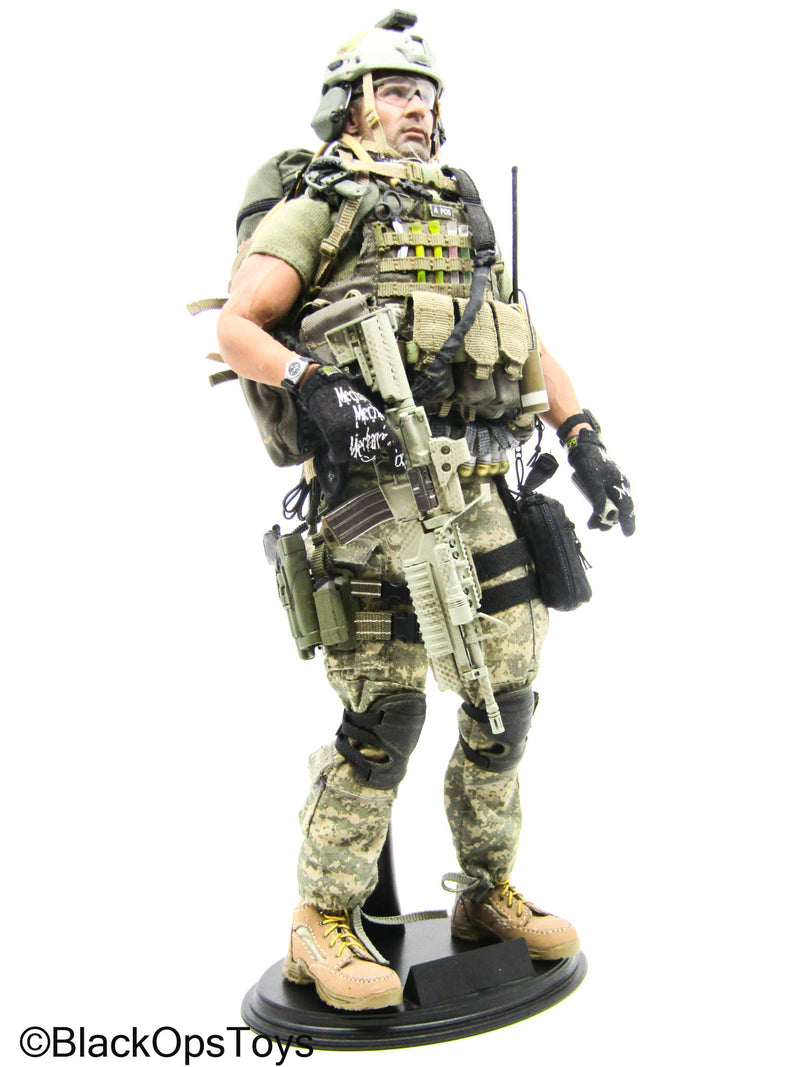 Load image into Gallery viewer, Male Full Dressed ACU Uniform w/MK 16 Rifle &amp; Accessories
