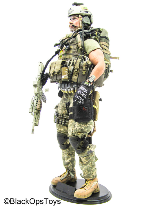 Male Full Dressed ACU Uniform w/MK 16 Rifle & Accessories