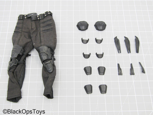 X-Men - Wolverine - Armor Pants & Parts (Hot Toys) (READ DESC)