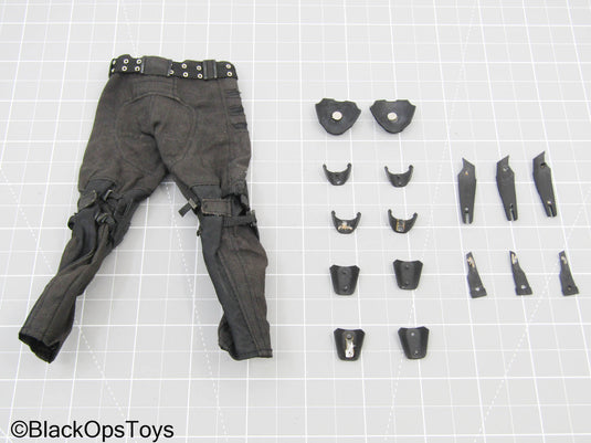 X-Men - Wolverine - Armor Pants & Parts (Hot Toys) (READ DESC)