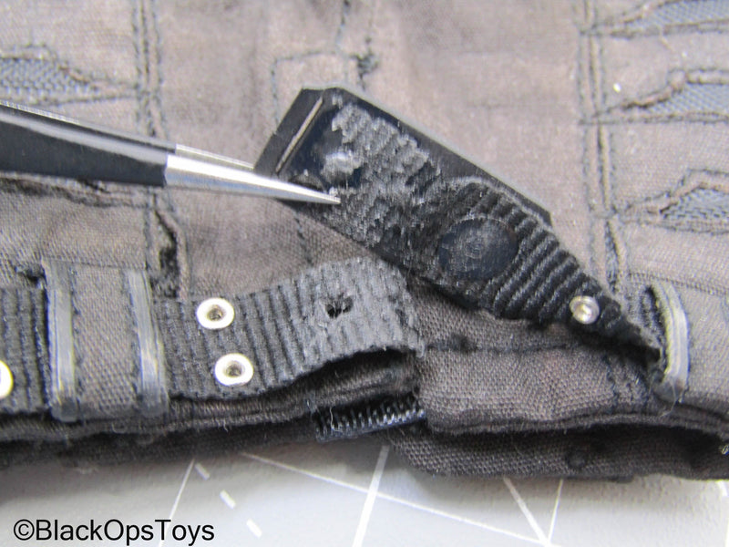 Load image into Gallery viewer, X-Men - Wolverine - Armor Pants &amp; Parts (Hot Toys) (READ DESC)
