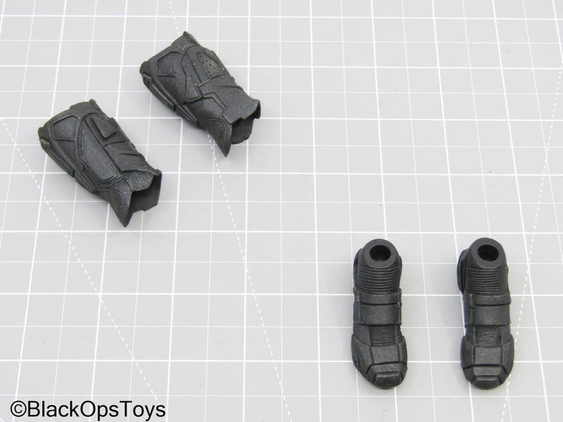 Load image into Gallery viewer, X-Men - Wolverine - Knee Armor &amp; Boots (Peg Type) (Hot Toys)
