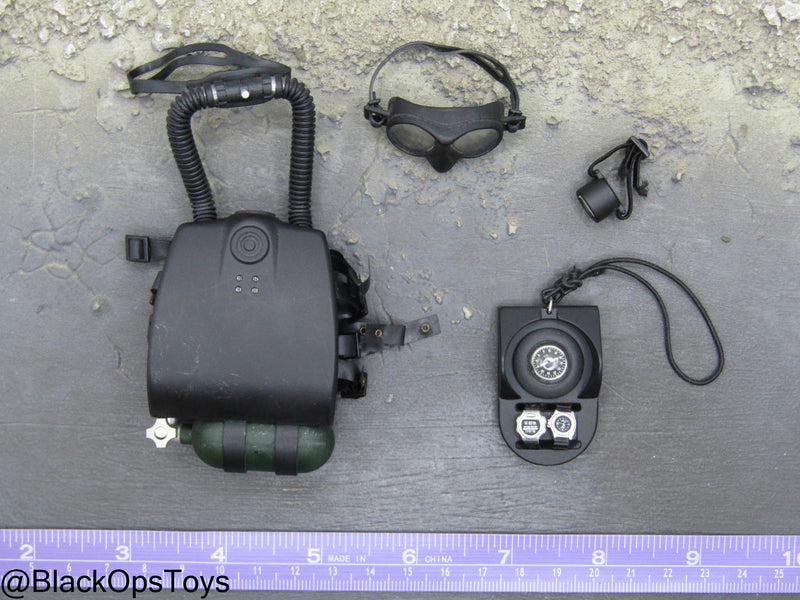 Load image into Gallery viewer, US Navy SEAL Stan - Black LAR Rebreather System
