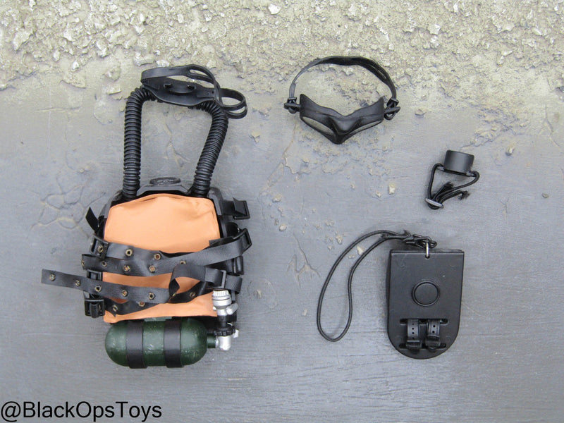 Load image into Gallery viewer, US Navy SEAL Stan - Black LAR Rebreather System
