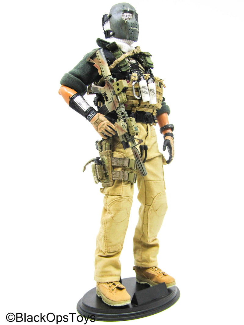 Load image into Gallery viewer, Male Full Dressed Bank Robber Uniform w/M4A1 AR &amp; Accessories
