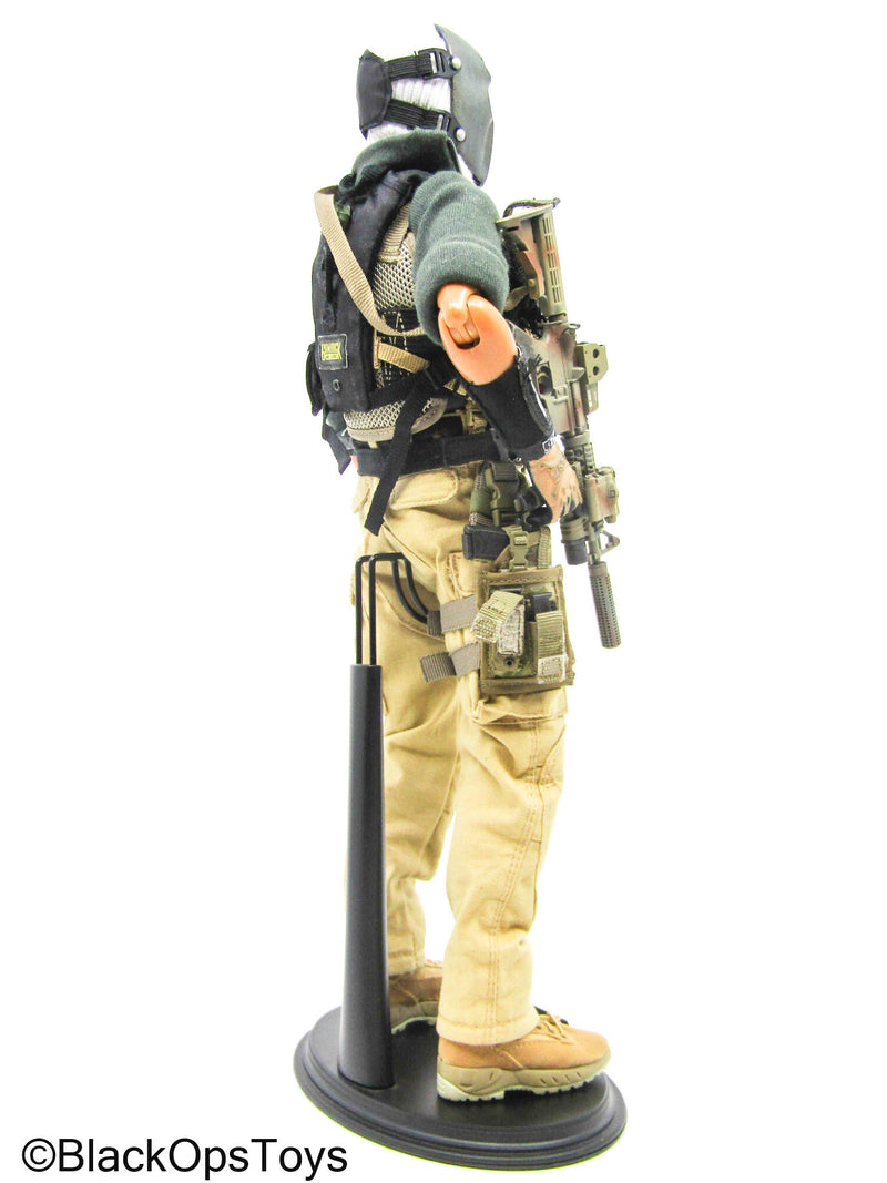 Load image into Gallery viewer, Male Full Dressed Bank Robber Uniform w/M4A1 AR &amp; Accessories
