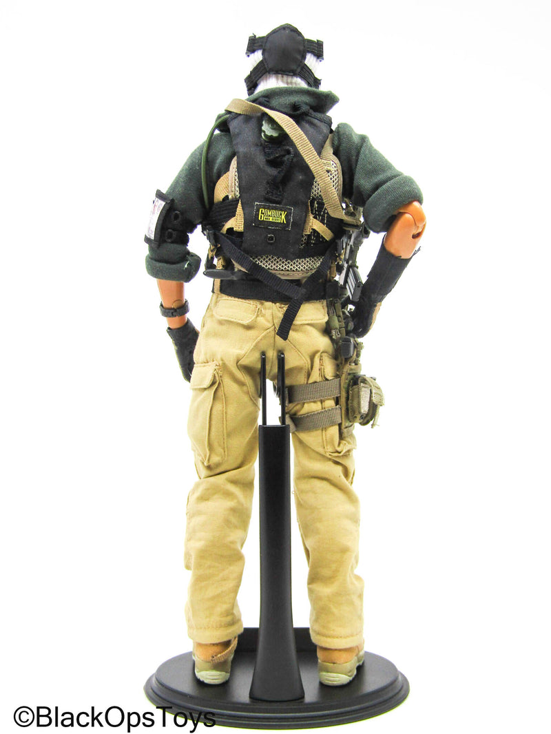 Load image into Gallery viewer, Male Full Dressed Bank Robber Uniform w/M4A1 AR &amp; Accessories
