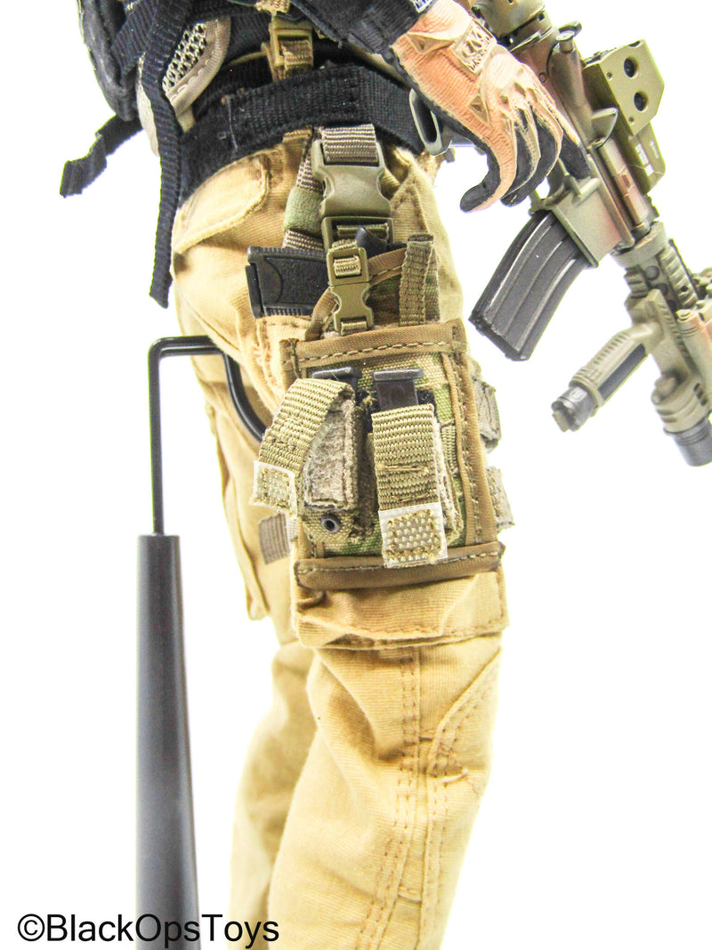 Load image into Gallery viewer, Male Full Dressed Bank Robber Uniform w/M4A1 AR &amp; Accessories
