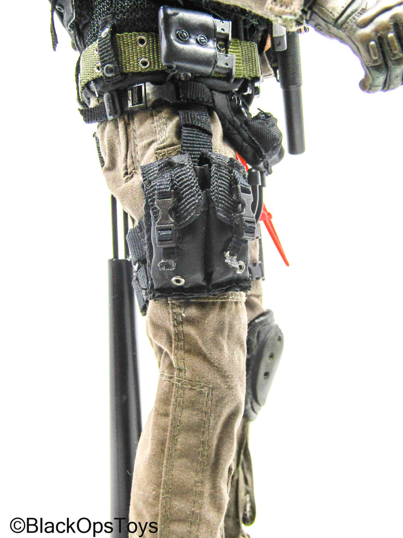 Load image into Gallery viewer, Male Full Dressed Navy SEAL Uniform w/H&amp;K MP5 SMG &amp; Accessories
