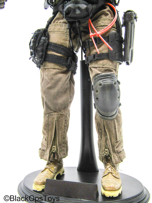 Male Full Dressed Navy SEAL Uniform w/H&K MP5 SMG & Accessories