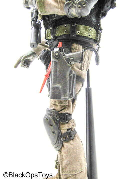 Male Full Dressed Navy SEAL Uniform w/H&K MP5 SMG & Accessories
