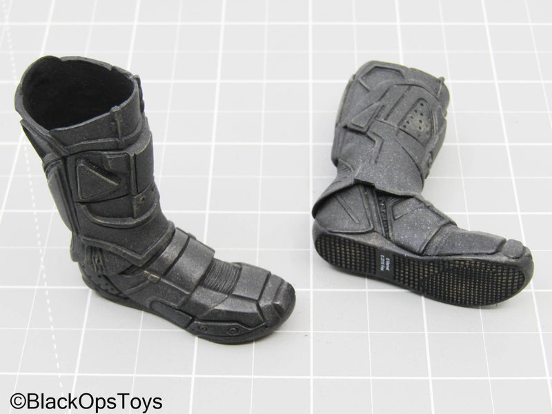 Load image into Gallery viewer, X-Men - Wolverine - Knee Armor &amp; Boots (Peg Type) (Hot Toys)

