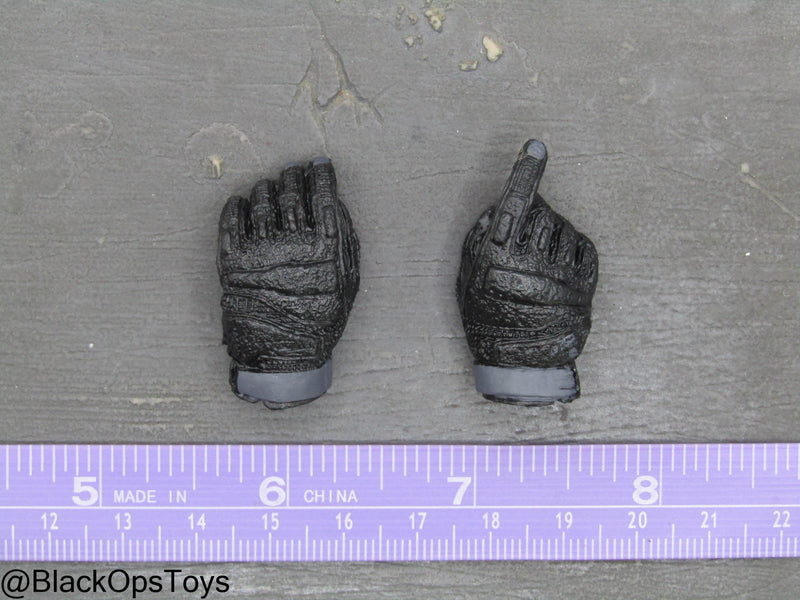Load image into Gallery viewer, Sicario - Gillick - Black Gloved Hand Set

