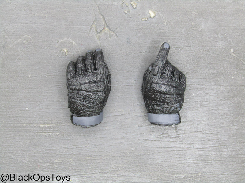 Load image into Gallery viewer, Sicario - Gillick - Black Gloved Hand Set
