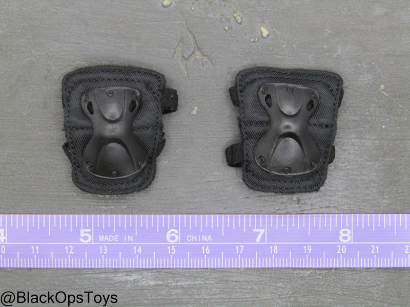 Load image into Gallery viewer, Sicario - Gillick - Black Knee Pads
