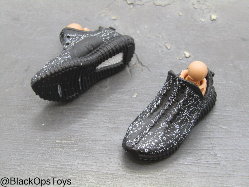 Load image into Gallery viewer, Female Black &amp; White Sneaker Shoes (Foot Type) w/Feet
