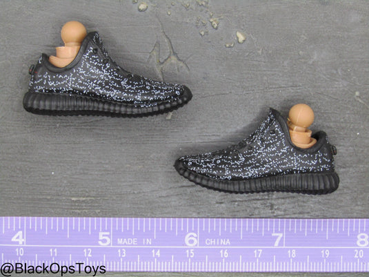 Female Black & White Sneaker Shoes (Foot Type) w/Feet