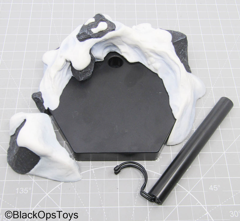 Load image into Gallery viewer, Star Wars - Hoth Figure Display Stand (Sideshow Collectibles)
