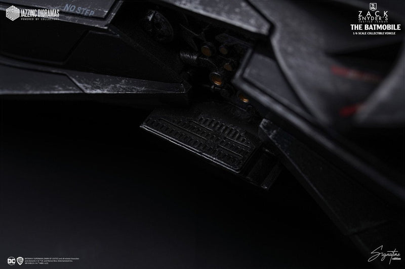 Load image into Gallery viewer, Justice League - Zack Snyder Signature Edition Batmobile - MINT IN BOX
