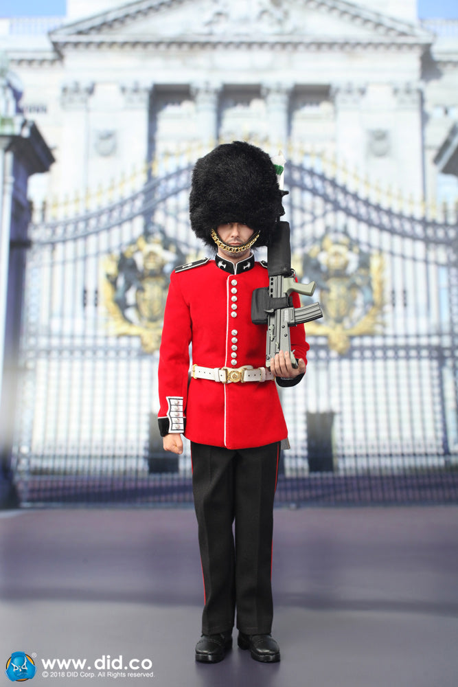 Load image into Gallery viewer, Buckingham Palace - The Guards Version A - MINT IN BOX (READ DESC)
