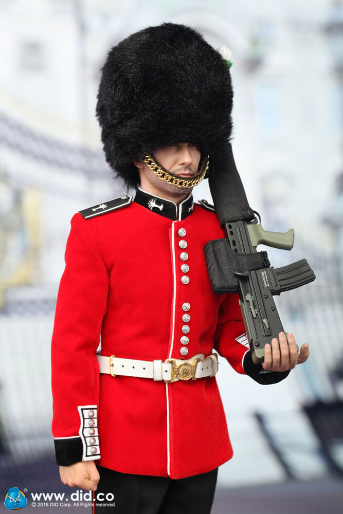 Load image into Gallery viewer, Buckingham Palace - The Guards Version A - MINT IN BOX (READ DESC)
