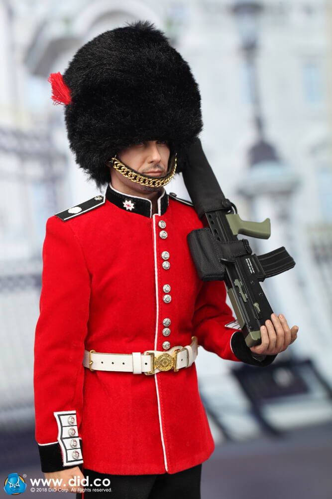 Load image into Gallery viewer, Buckingham Palace - The Guards Version A - MINT IN BOX (READ DESC)
