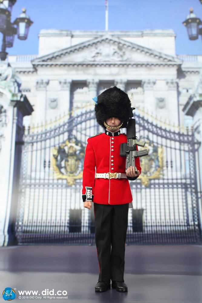 Load image into Gallery viewer, Buckingham Palace - The Guards Version B - MINT IN BOX (READ DESC)
