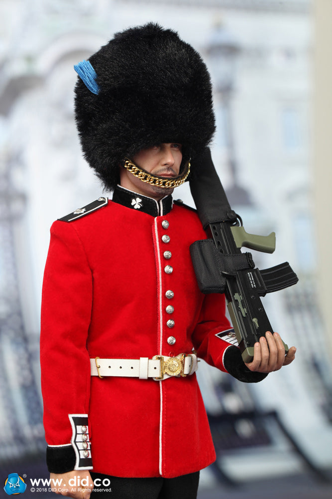 Load image into Gallery viewer, Buckingham Palace - The Guards Version A - MINT IN BOX (READ DESC)
